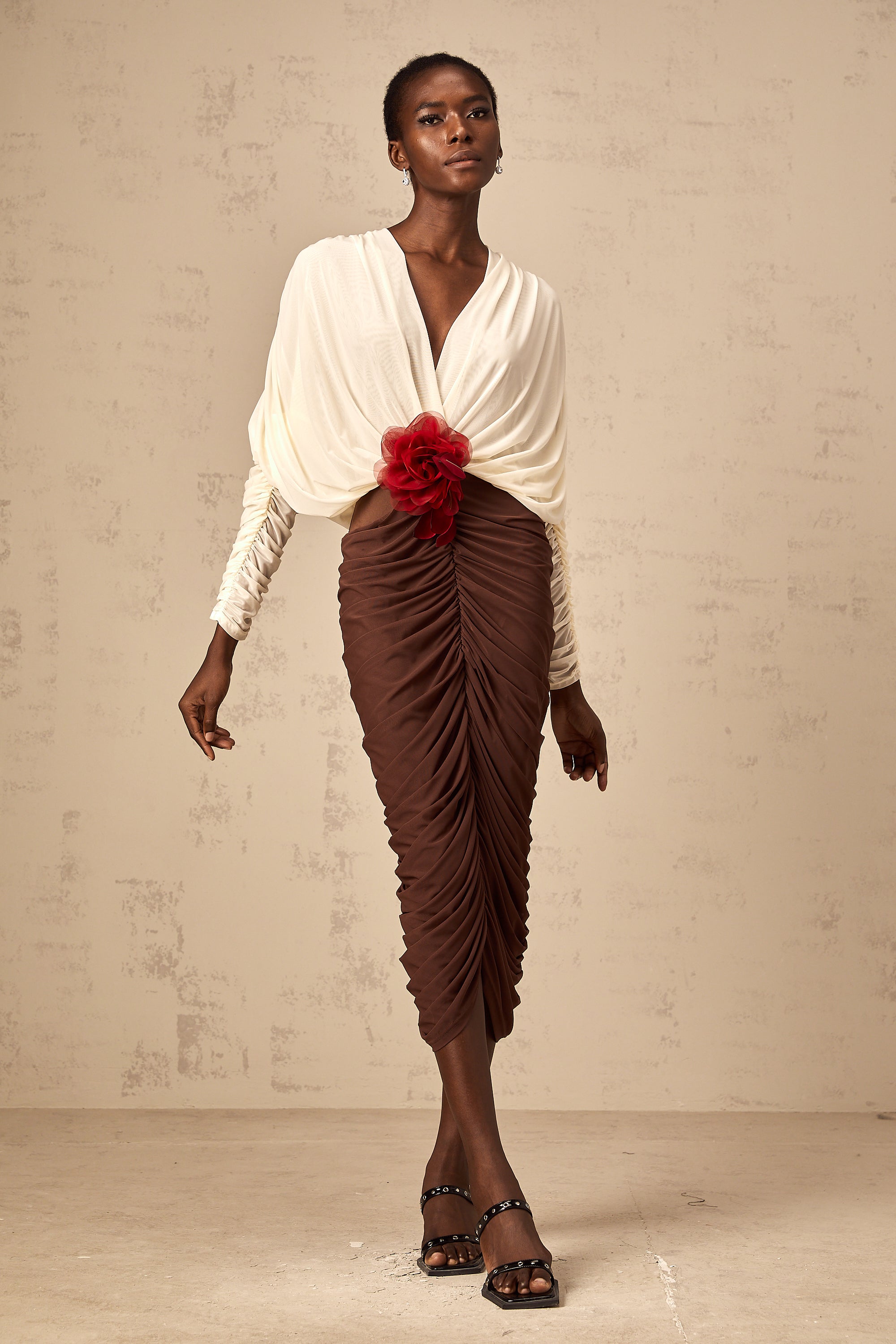 Léontine color-blocked flower-brooch ruched midi dress