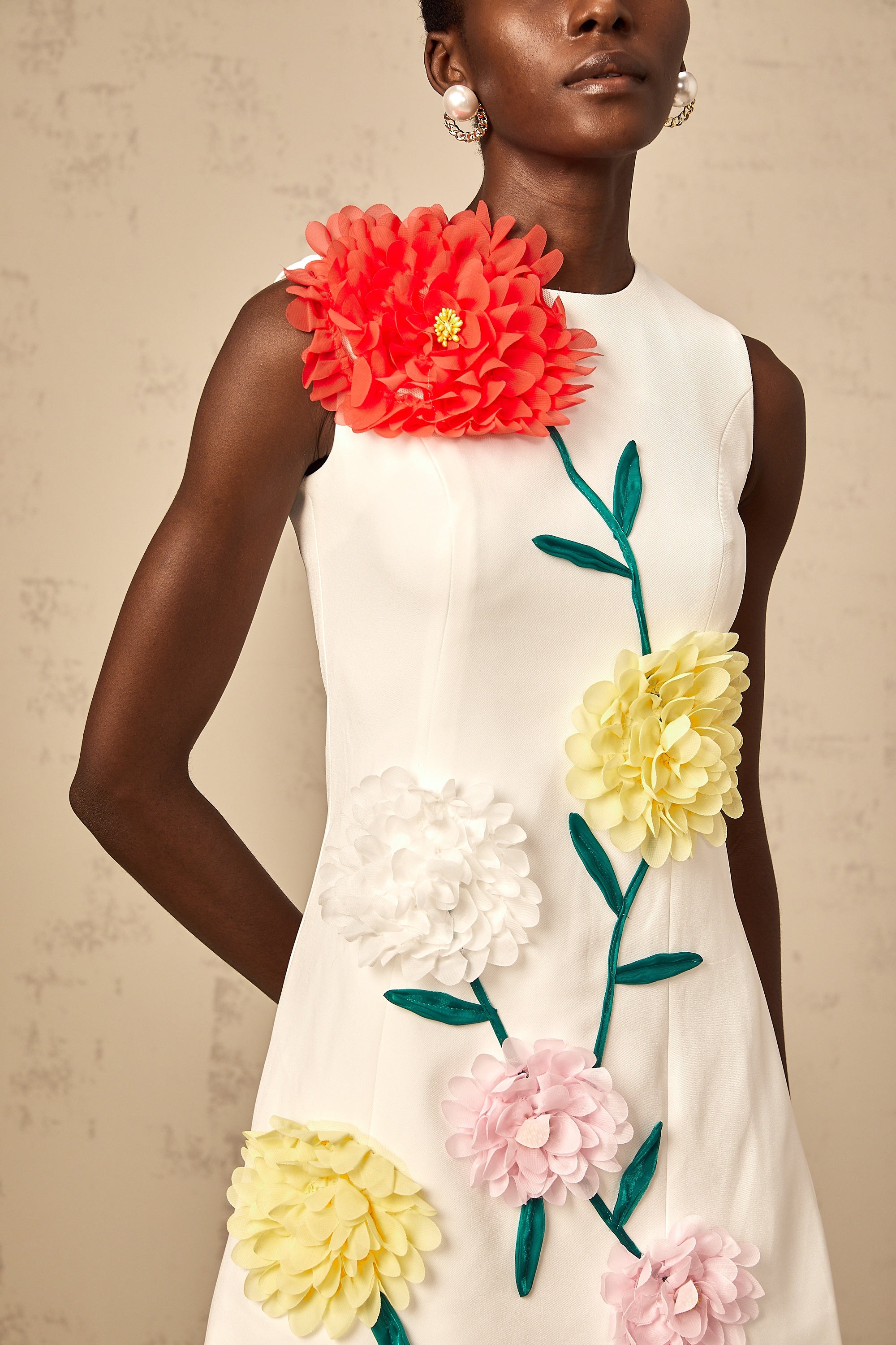 Véronique white 3d-petal sleeveless mini dress