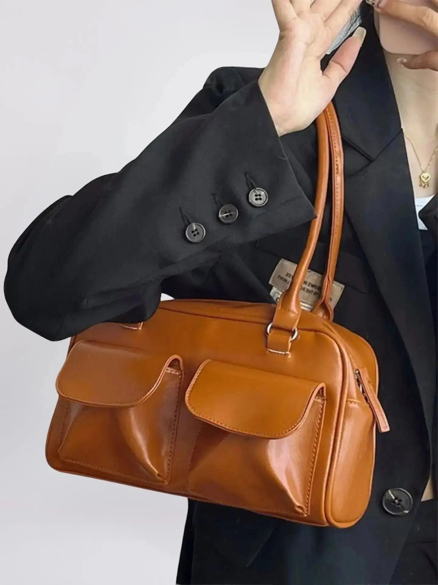 Sleek Daily Leather Carry